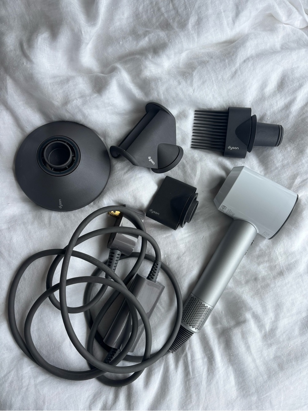 Dyson Supersonic Hairdryer - White